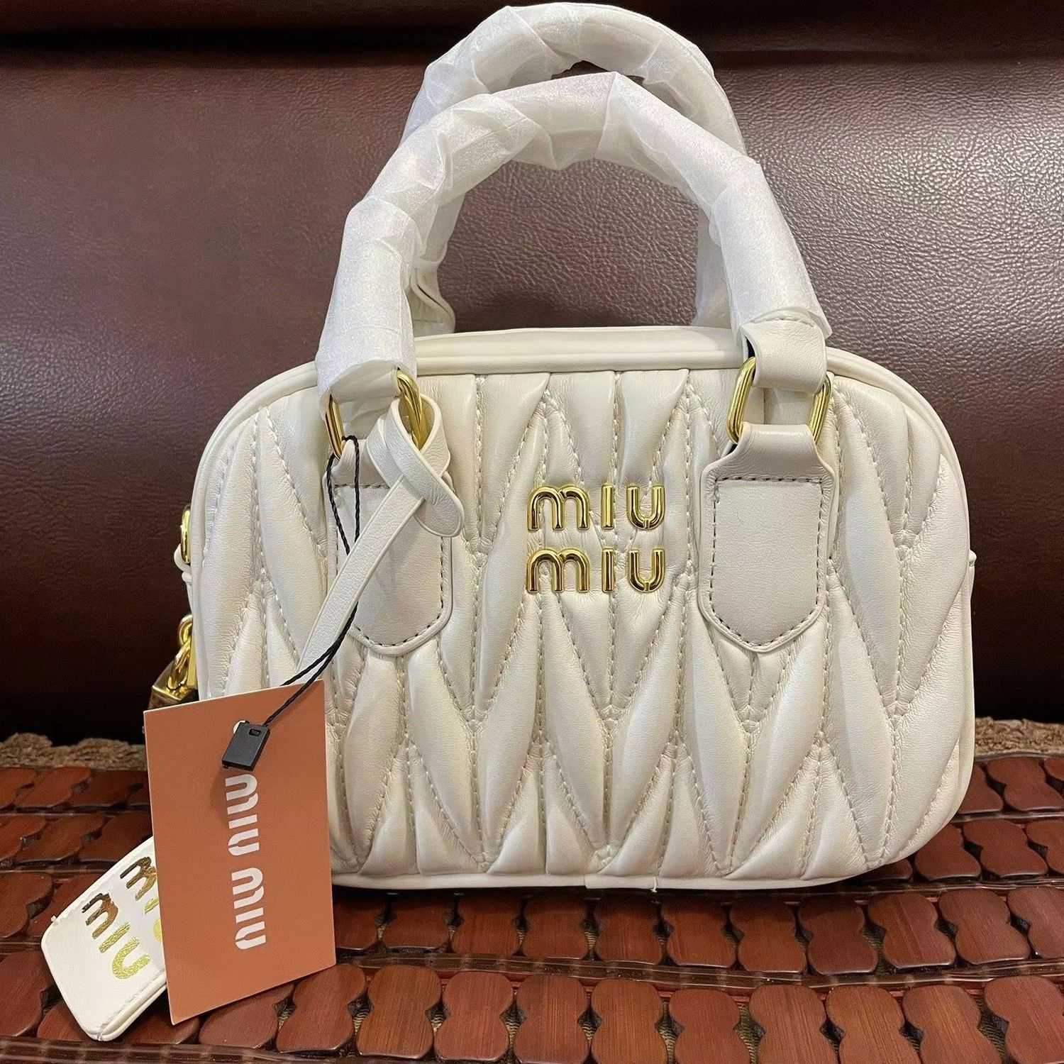 

Shoulder Bags Designer Fashion MM Handbags Wrist Bowling Sheepskin Pleated Boston Pillow Underarm One Crossbody Handbag LVGM Young Chic Satin Simple N, Large black+gift box