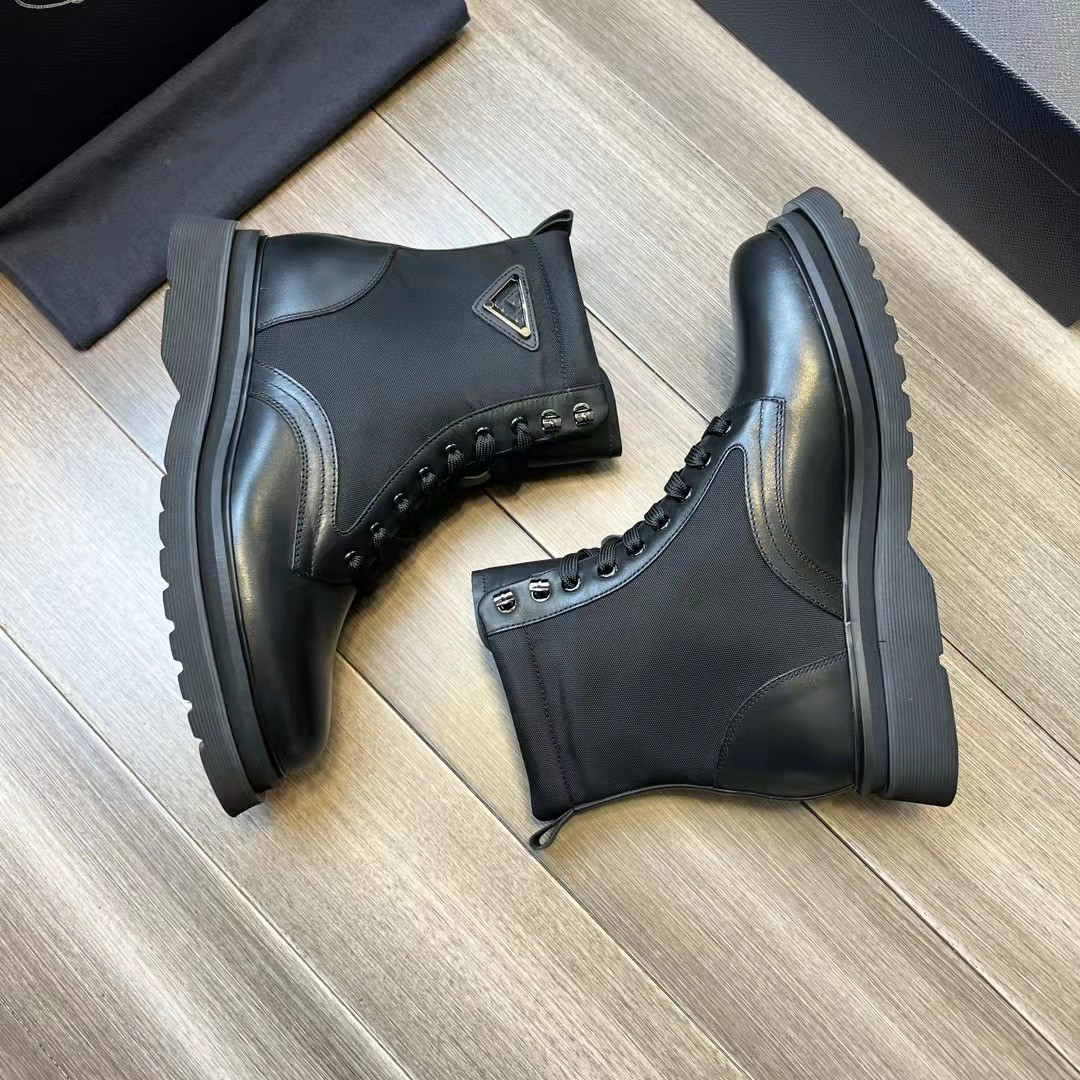 

High-end Brushed Leather Re-Nylon Men Ankle Boots Winter Black Recycled Enameled Metal Triangle Combat Boot Chunky Lug Sole Platform Motorcycle Booties EU38-45