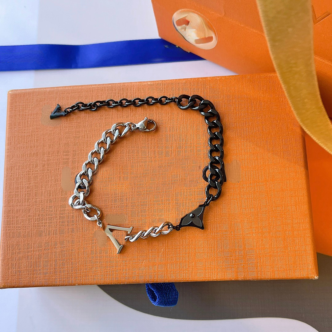 

Link Chains Bracelets Designer Jewelry Classic Women Bangle 18K Gold Plated Stainless steel Crystal Lovers Gift Wristband Cuff Chain