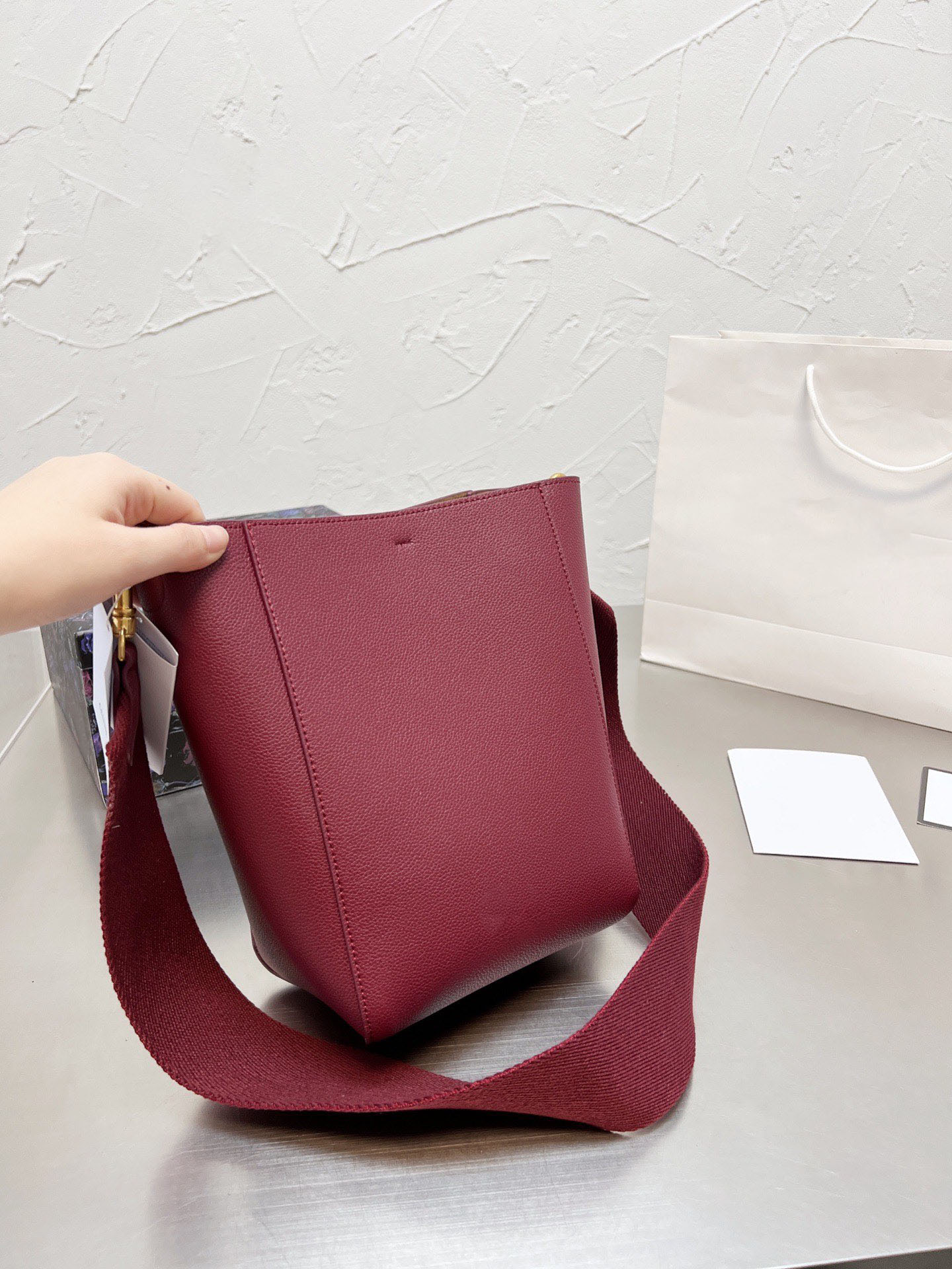 

Designer's new bag Fashion large capacity lychee pattern shoulder bag Durable and wear-resistant, Surprise gifts