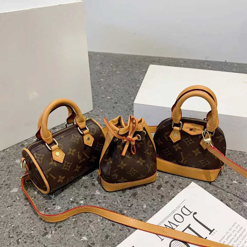 

Cheap Store 90% Off Wholesale printed Letter Three Piece Set Medieval Pillow Fashionable and Versatile Messenger Handbag Steel Mark Inside, One brown