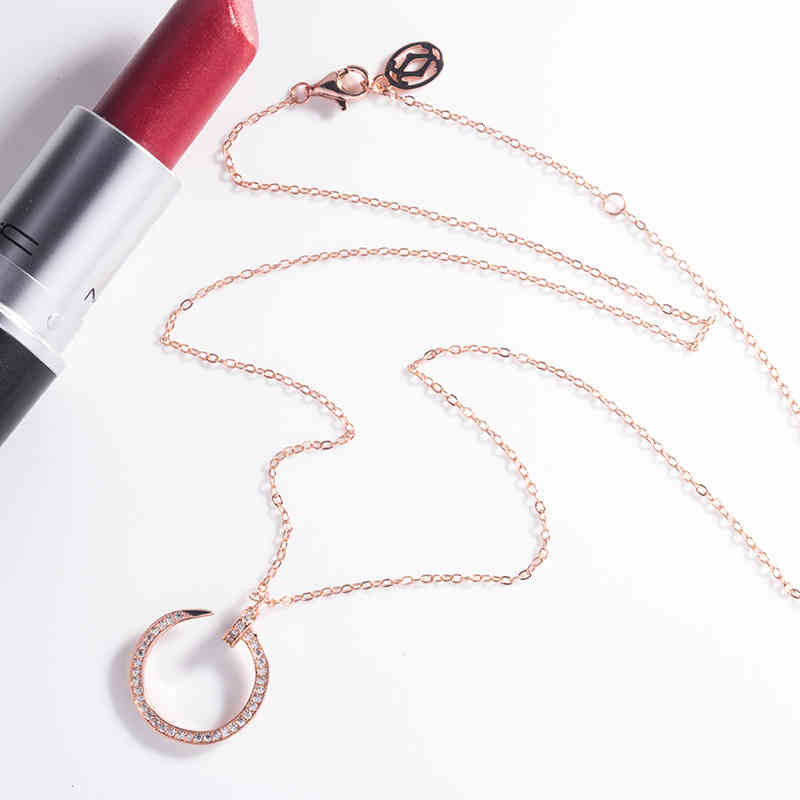 

BH8Q Designer's original C-line pendant necklace