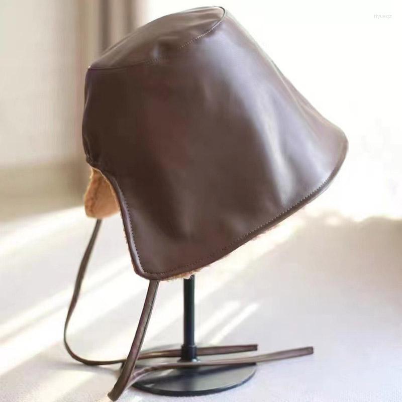 

Berets PU Leather Trapper Hat For Women Warm Winter Hats Ladies Fleece Lined Russian Men Bucket Trooper Ear Flaps Cold, Black