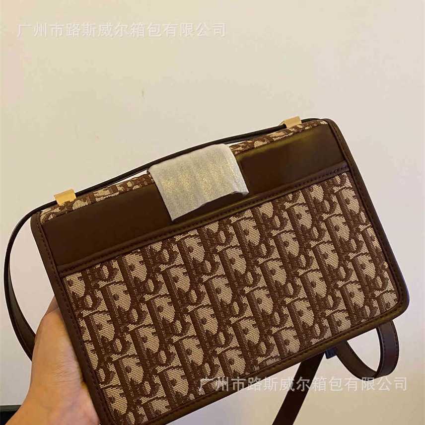 

Handbag embroidery Mengtian 30montaigne canvas saddle box tofu bag girl, Brown