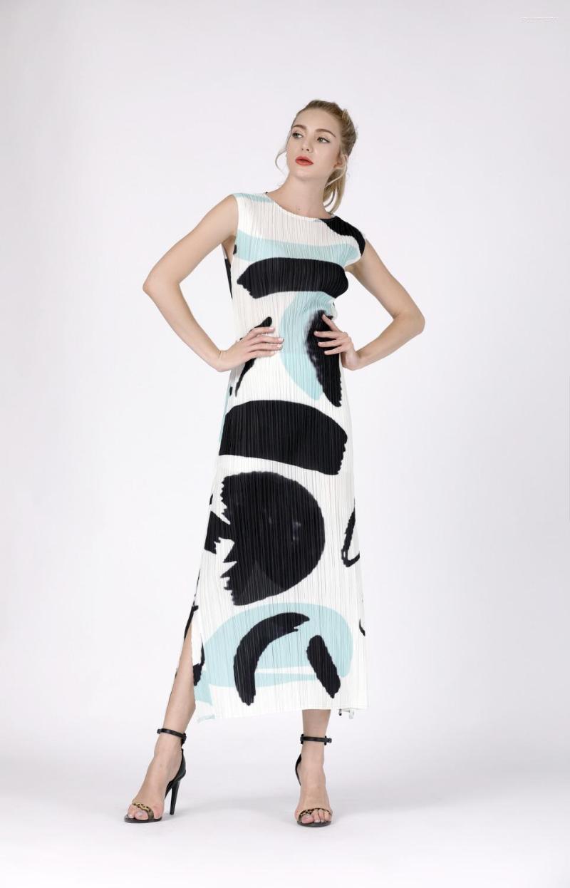 

Casual Dresses SELLING Miyake Fashion Fold Print Dress With Sleevesless O-neck Pleated LONG IN STOCK, Photo color