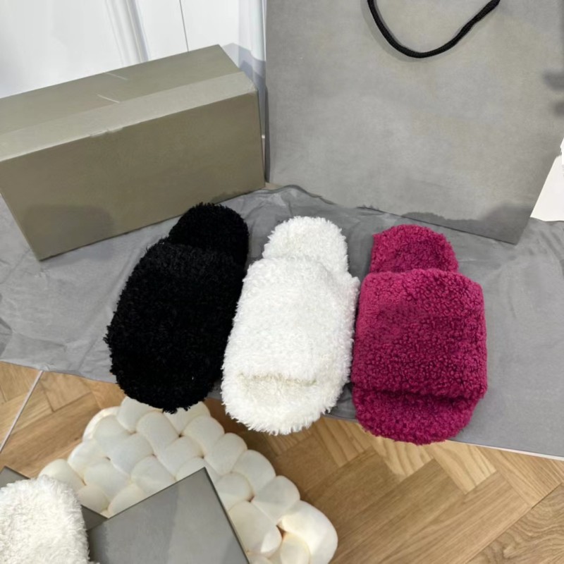 Nouvelle Mode Femmes Pantoufles Designer De Luxe Sandales Plat Chaussures En Laine En Plein Air Antidérapant En Caoutchouc Plage Alphabet Broderi