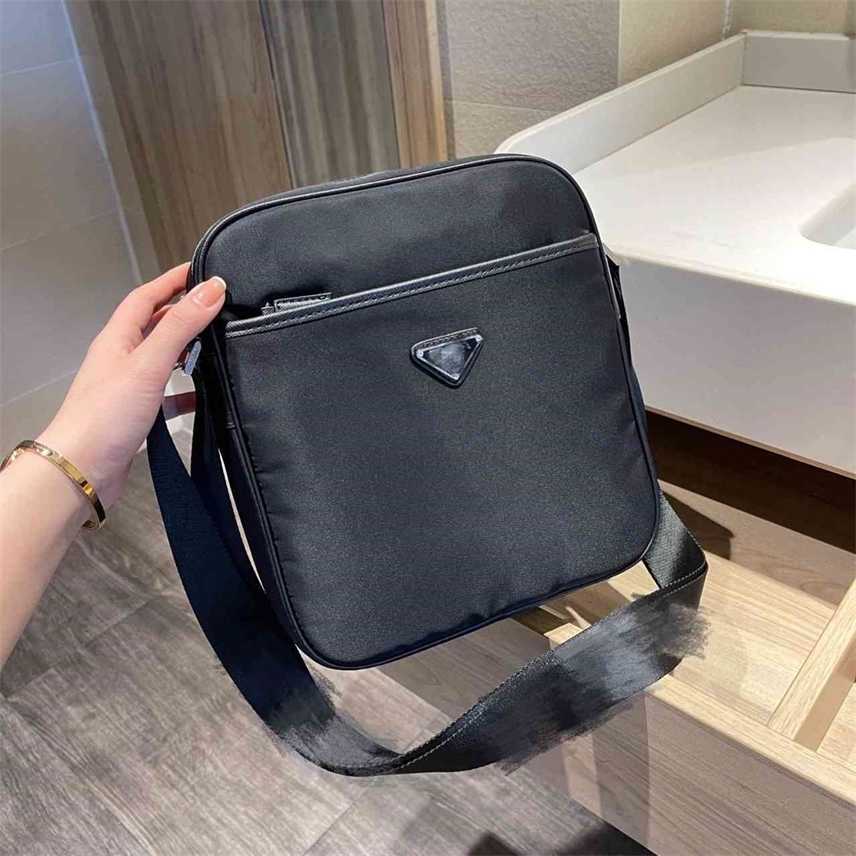 

Clearance New men's sling single shoulder bag locomotive, Twenty twenty-eight