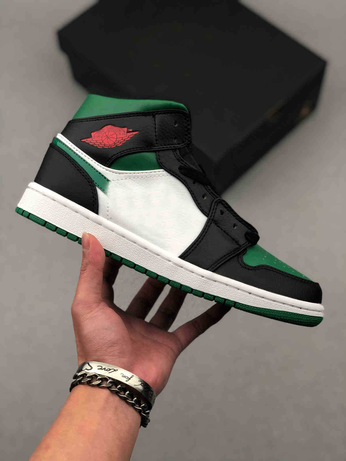 

Shoes Most Jumpman 1 Mid Green Toe 554724-067 BLACK GYM RED WHITE PINE Women Womens Des, Us7=uk6=eur40