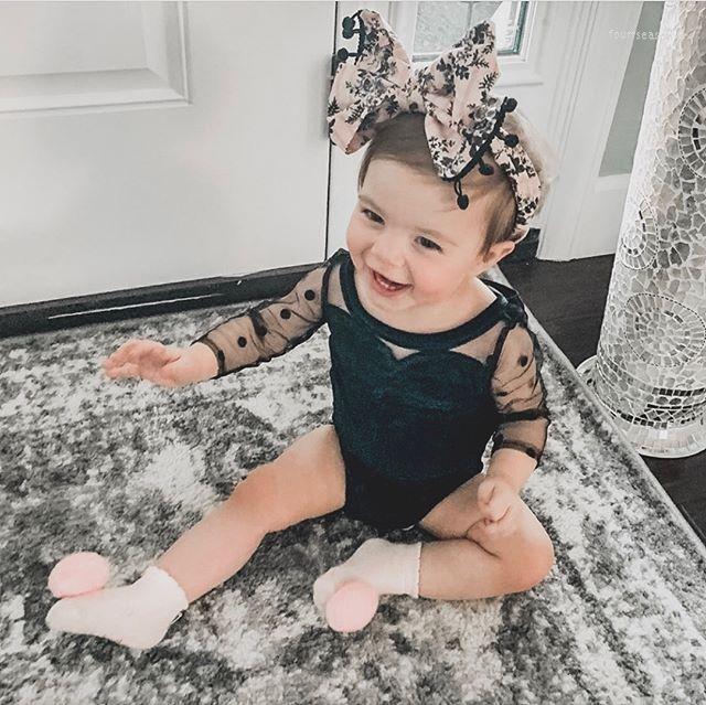 

Rompers Blotona Baby Girls Polka Dot Mesh Long Sleeve Romper Black Round Collar Velvet Solid Color Bodysuit 0-18Months