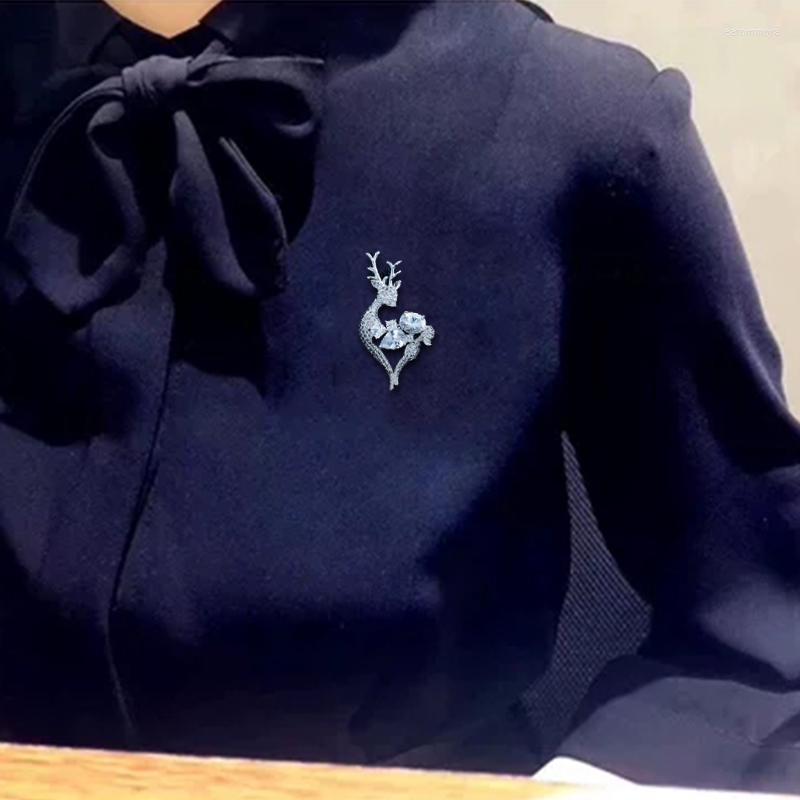 

Brooches Design Romantic Fashion Women Cubic Zircon Cute Animal Sika Deer Sweater Coat Accessories Jewelry Gifts