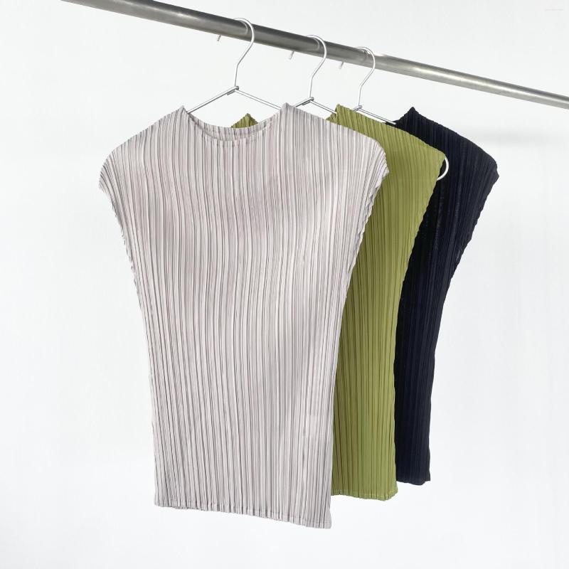 

Women's T Shirts Miyake Pleated Classic Ladies Summer Round Neck Top Sleeveless Solid Color T-shirt, Picture color