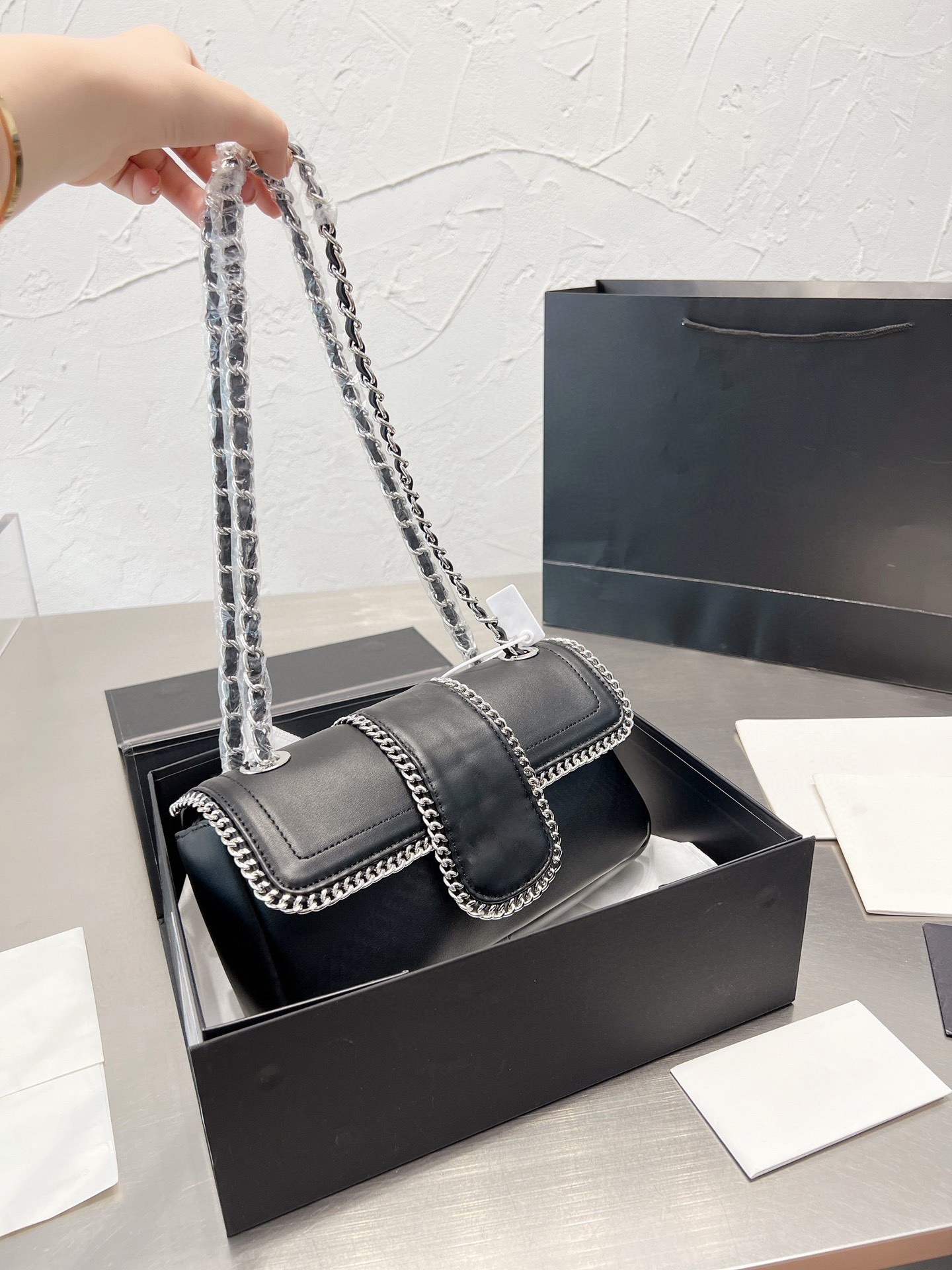 

2023 fashion bags shoulder women's handbags flower tote bag Women Bag handbag Limited Style Chain PU, Black