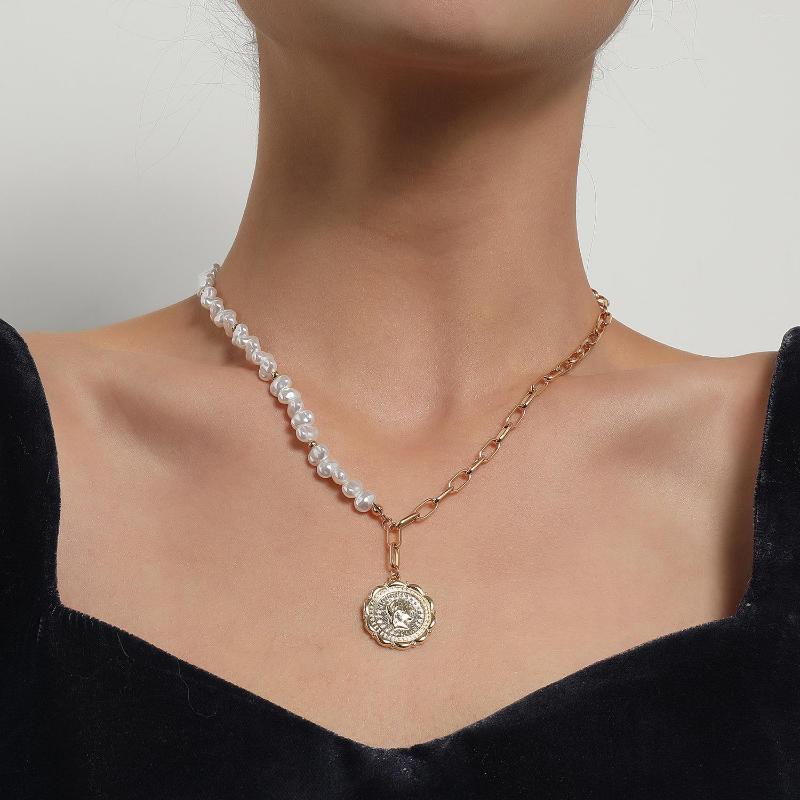 

Choker Irregular Pearl Beaded Asymmetric Chains Necklace Queen Head Portrait Pendant Lariat For Women Jewelry