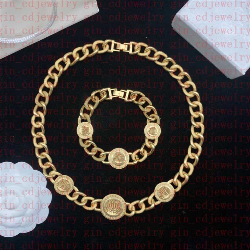 

Fashion Designer Necklaces V Pendant Banshee Medusa Head 18K Gold Plated Bracelets Earrings Rings Birthday Festive Engagement Gifts V12274Q