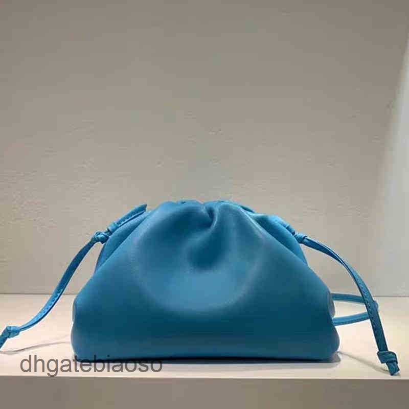 Sac Bottegas Clip Cloud Single Venetas Souche de pli pour femmes Couleur solide Couleur 2023 Sacs Sacs Messenger Mfjy Ugv9