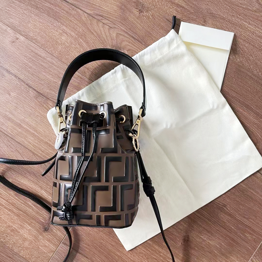 

Leather Drawstring bag small Ladies Genuine Leather tote pochette straps mens woman Wallets Women's Designers Embossing Luxury Purses handbag weekend bucket bags, Black