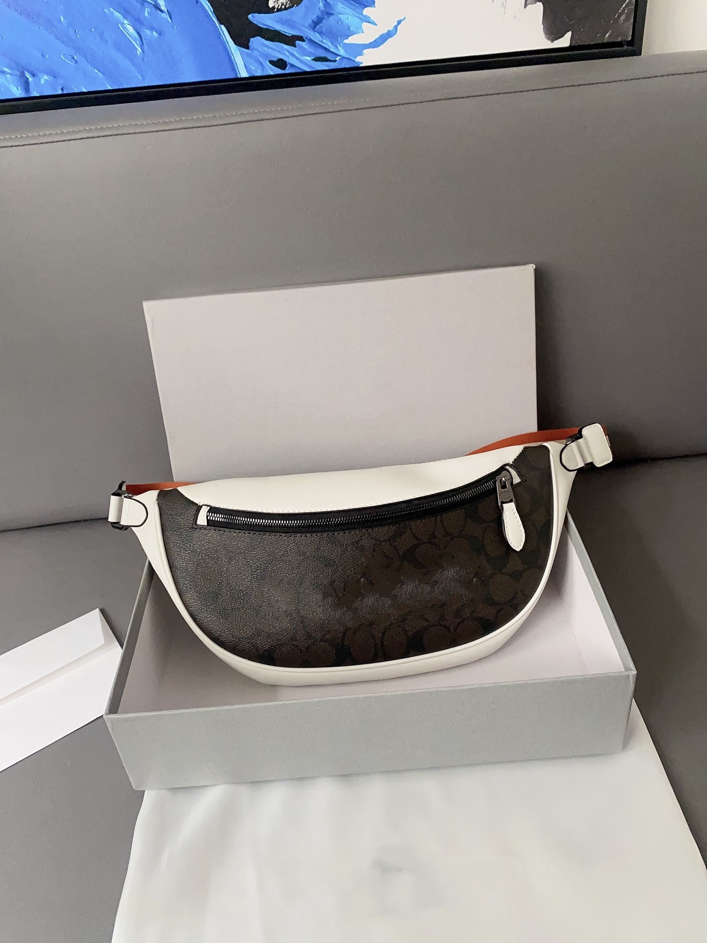 

Fannypack highquality bag new men's and women leather fashion leisures waist bags leisure bag horizontal contrast classic women's handbag messenger