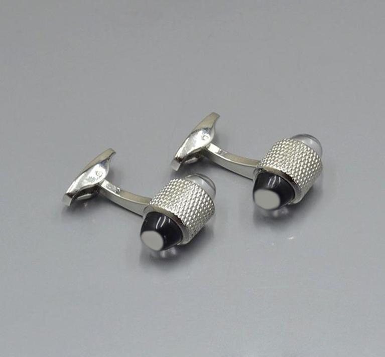 

LM31 With Box Luxury Designer Cufflinks Men French shirt Cuff Links oval Classic gift9394450