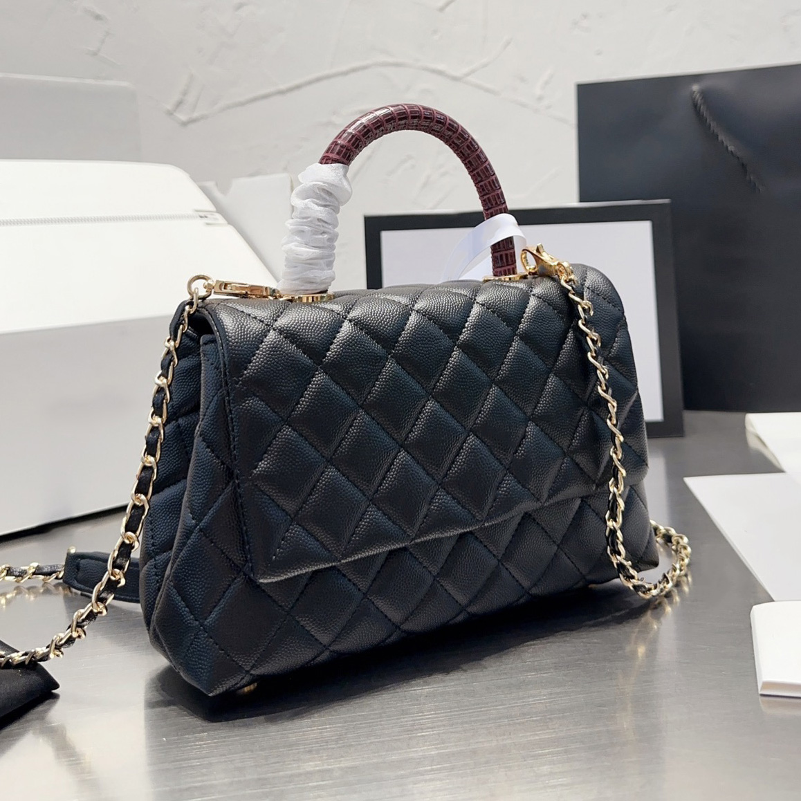 

French Calfskin Quilted Designer Bags With Co Leather Handle Caviar Vintage Gold Hardware Large Capacity Totes Womens Outdoor Trend Crossbody Eight Color 22x14CM, Box