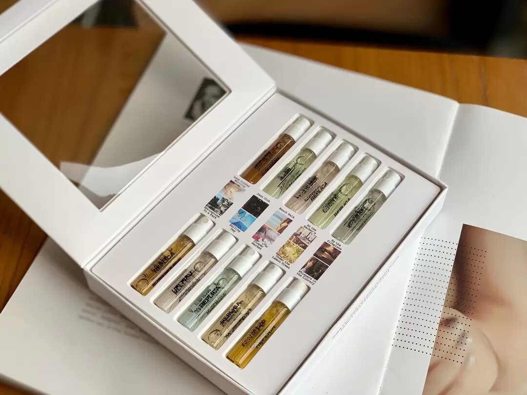 

Martin Perfume set Beach Walk Jazz Club Lazy Sunday Morning Flower Market By the Fireplace 10pcs by with 1.5ml fragrance sample set