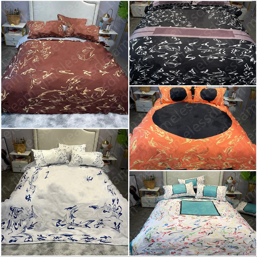 

Brand Designer Bedding Sets 4Pcs Set Letter Printed Tencel Size Bed Sheet Fashion Pillowcases HT1716, In the figure