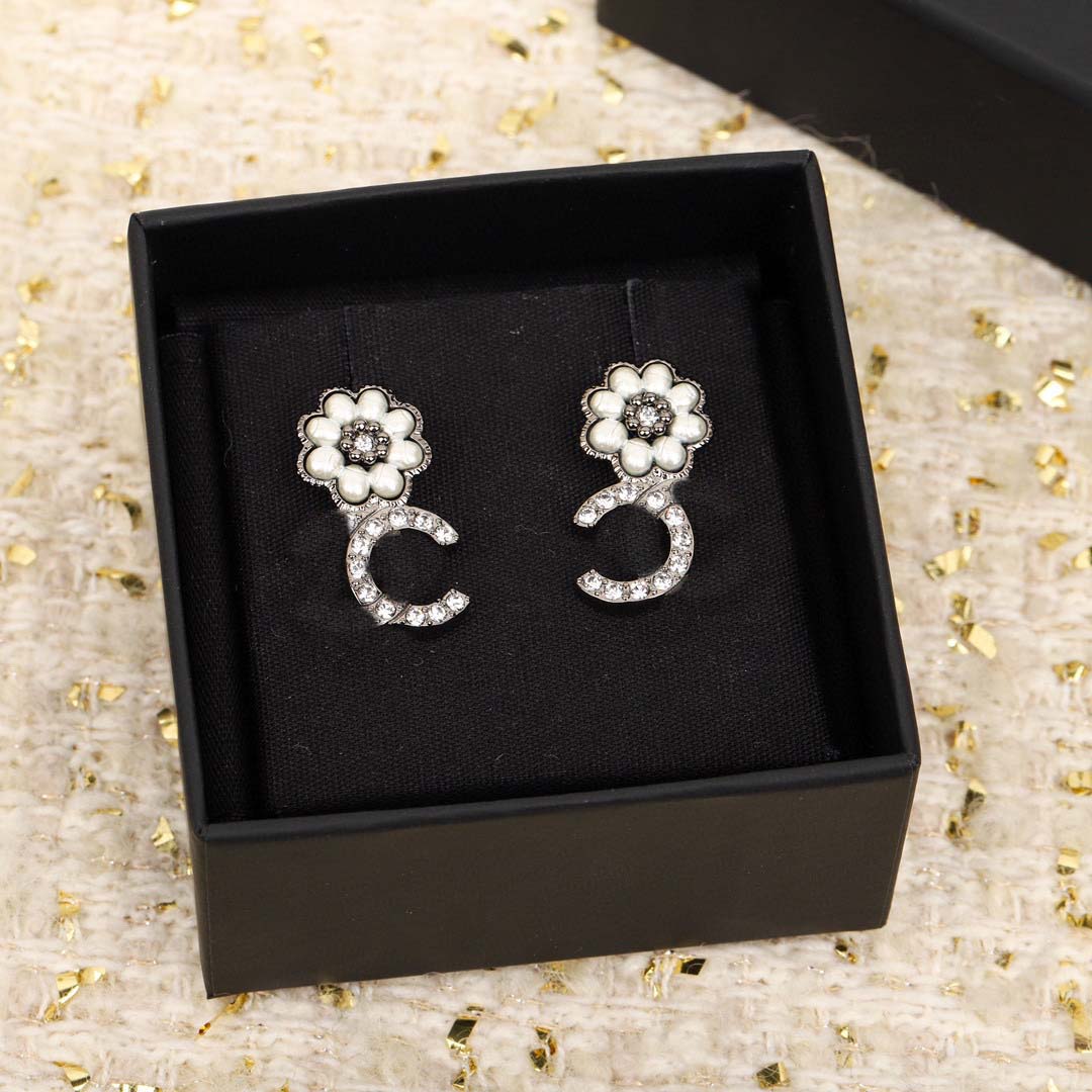 

2022 Luxury quality Charm drop earring with flowers and diamond nature shell beads have box stamp PS4389A