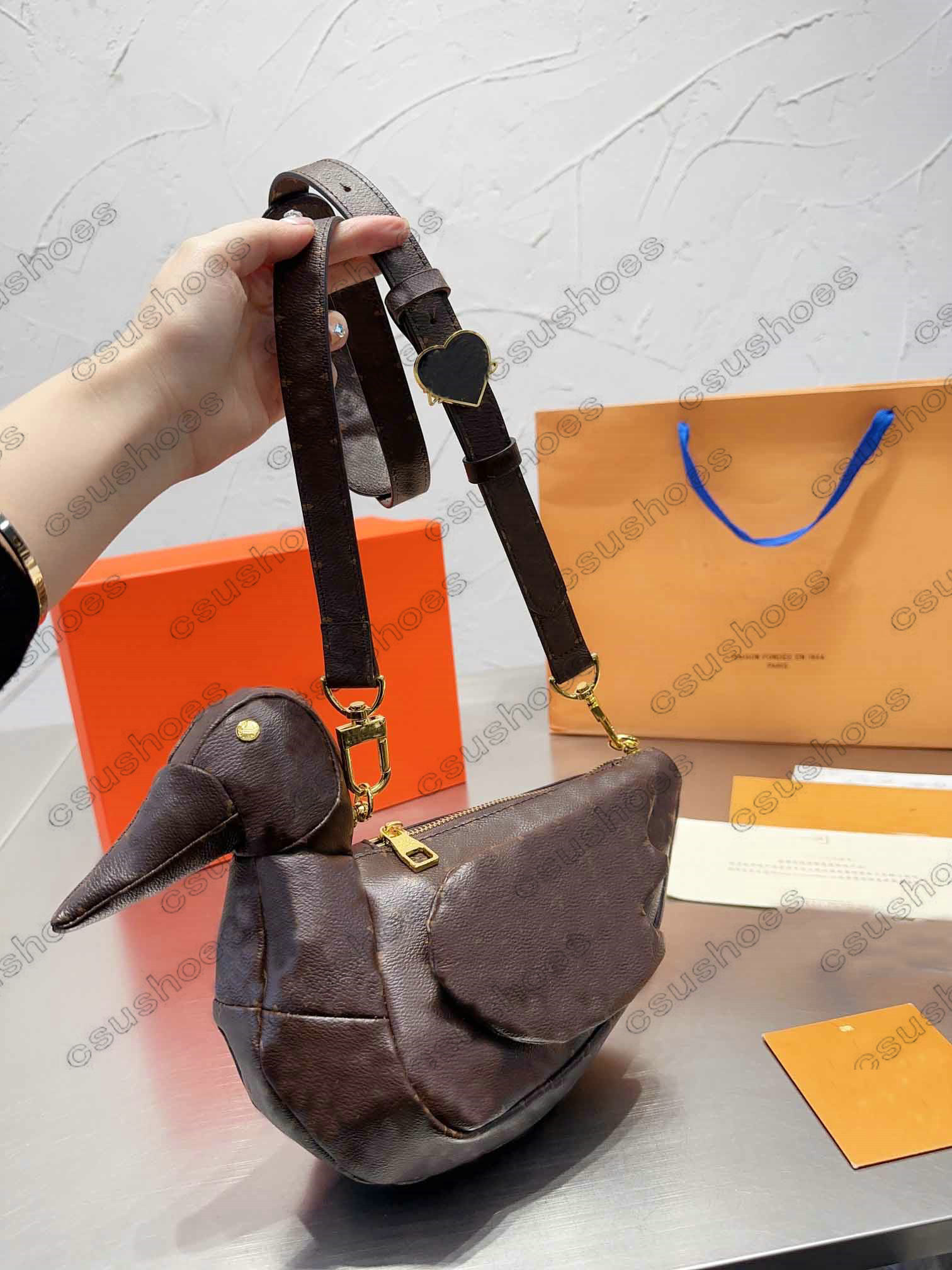 

M45990 Nigo DUCK BAG Womens Ducks Shape Luxurys Crossbody Totes Mens Explosion Love Heart Desinger Shoulder Bags Handbag Cross Body Stud Eyes Cute Toy, Customize