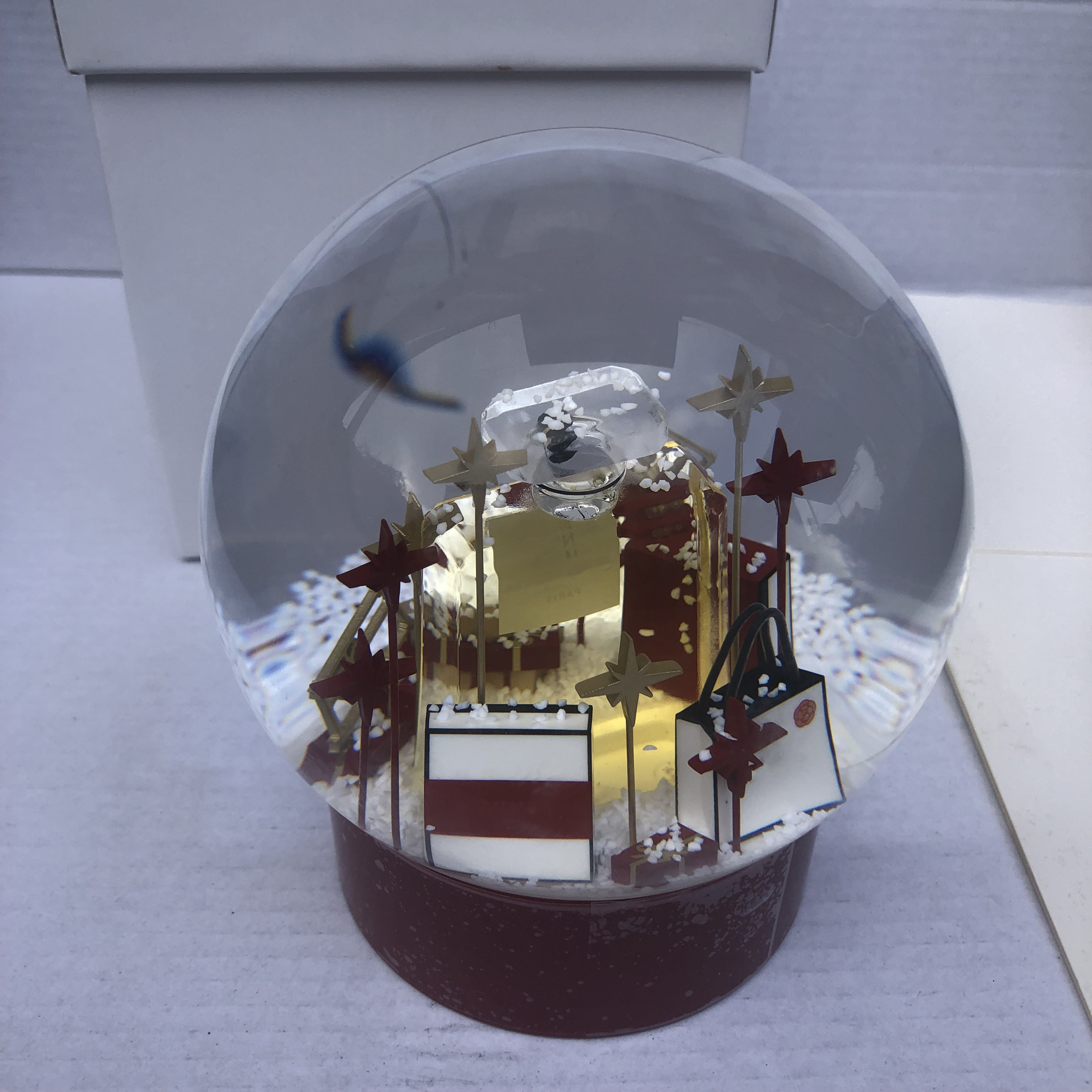 

party favor classical 2022 new snow globe perfume bottle christmas gift red bottle crystal ball with gift-packing box