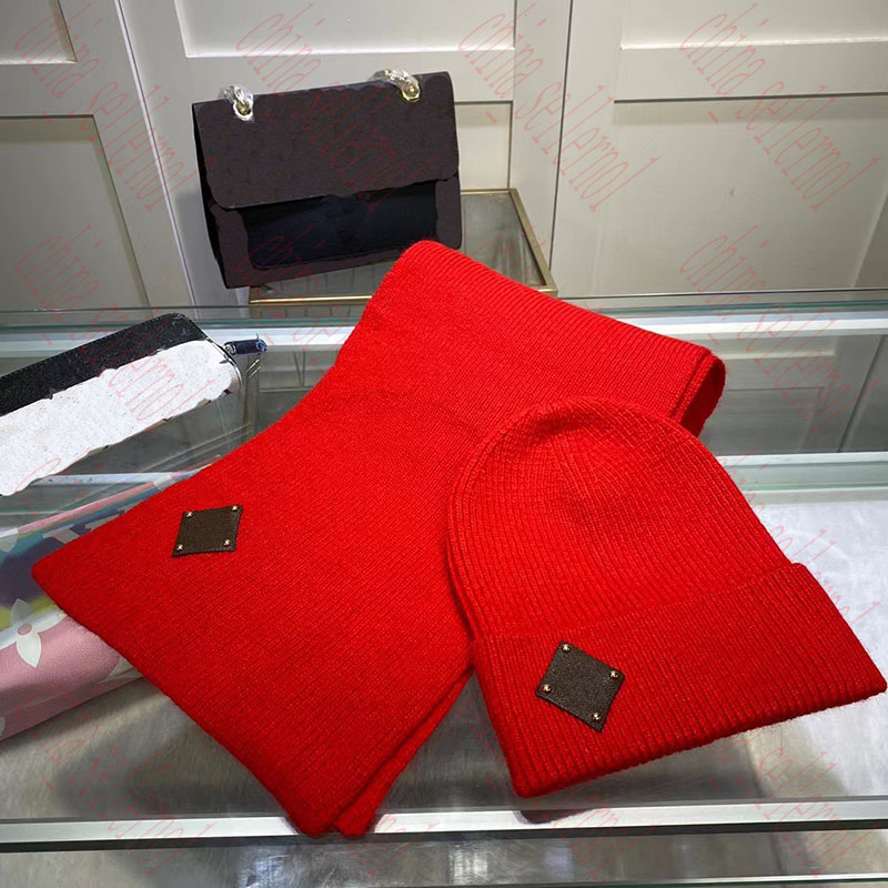 

Luxury Knitted Hat Brand Designer Beanie Cap Men Women Autumn Winter Wool Skull Caps Casual Fitted Fashion 4 colors A scarf and hat suit, Red