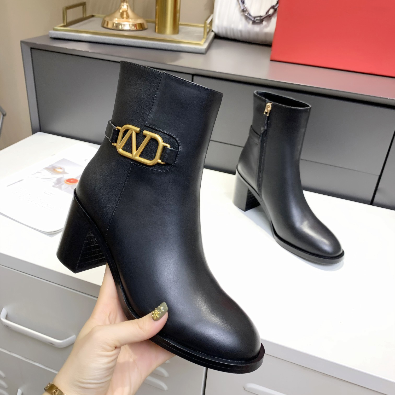 

High Quality Rivet Boots Vlogo Heel Boot Designer Women Winter Leather Ankle Booties Sexy Warm Platform Luxury V Woman gdfgfd