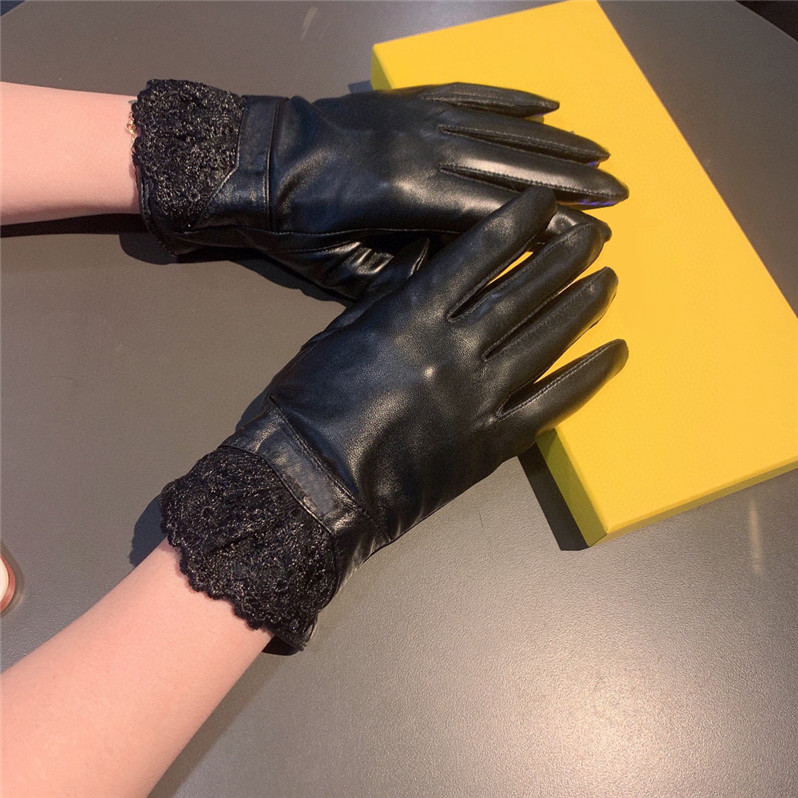 

Stylish Lace Wave Leather Gloves Women Touch Screen Mittens Winter Plus Velvet Gloves With Box