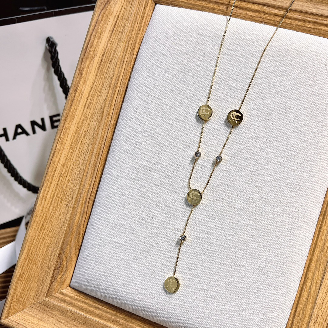 

Luxury Exquisite Pendant Necklaces High End Design Womens Necklace Charm Fashion Style Accessories Selected Quality Jewelry Gifts Popular Designer Long Chain