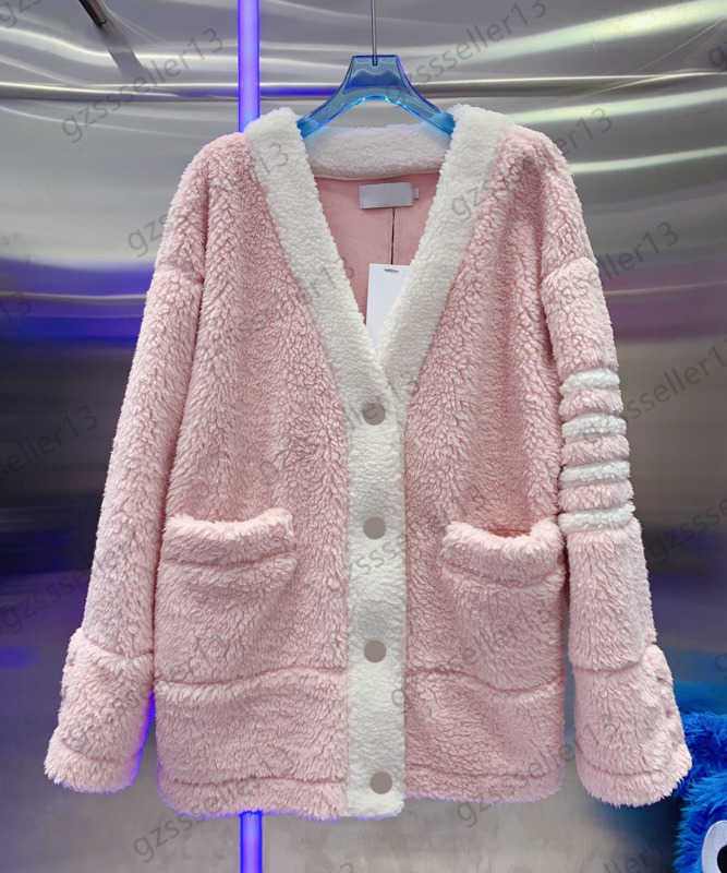 

Jacket Brand Womens Jackets Contrasting Color Stripe Pocket Fluffy Outerwear Drop Shoulder V-neck Buttons Coats Gentle Simple Style Women Wear 2 Colors 1970