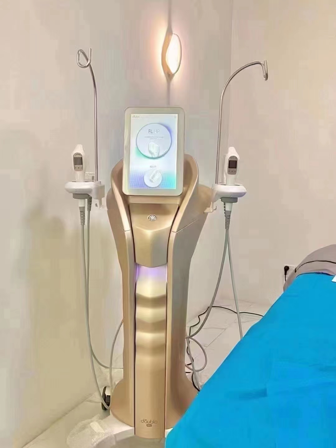 

Latest 2in1 Technology 7D Hifu And RF Vmax Skin Rejuvenation Micro Focused Ultrasound & Radio Frequency Machine