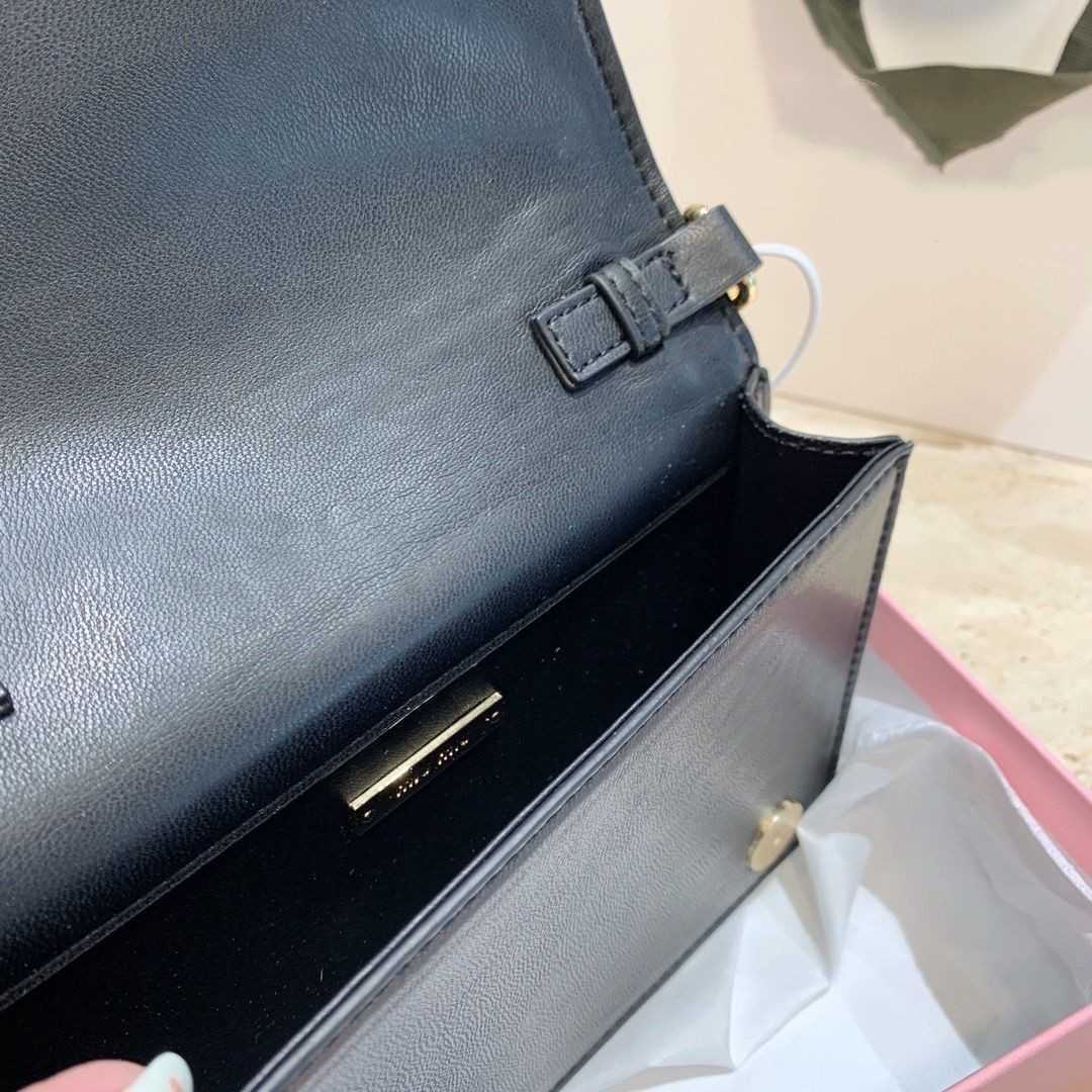 

Designer Women's Luxury Shoulder Bags Crossbody Bag Tote New Miu Pleated Skirt Chain Fashion Appearance Level Everything Simple Crossbody, Pink