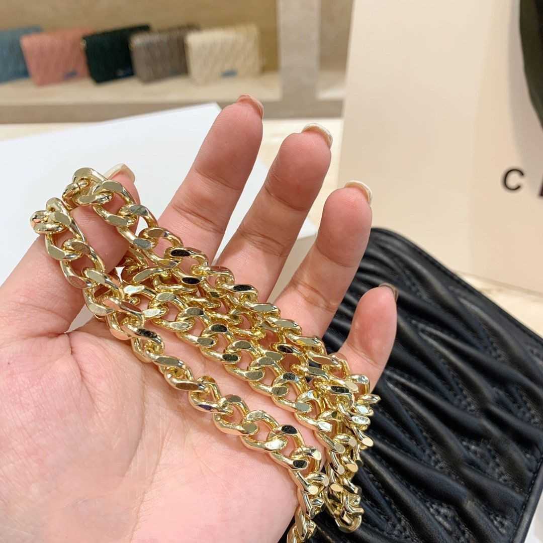 

Women's Luxury miu Designer Shoulder Bags New Miu Pleated Skirt Chain Fashion Temperament High Appearance Level Everything Simple Crossbody Bag QEM1, Black