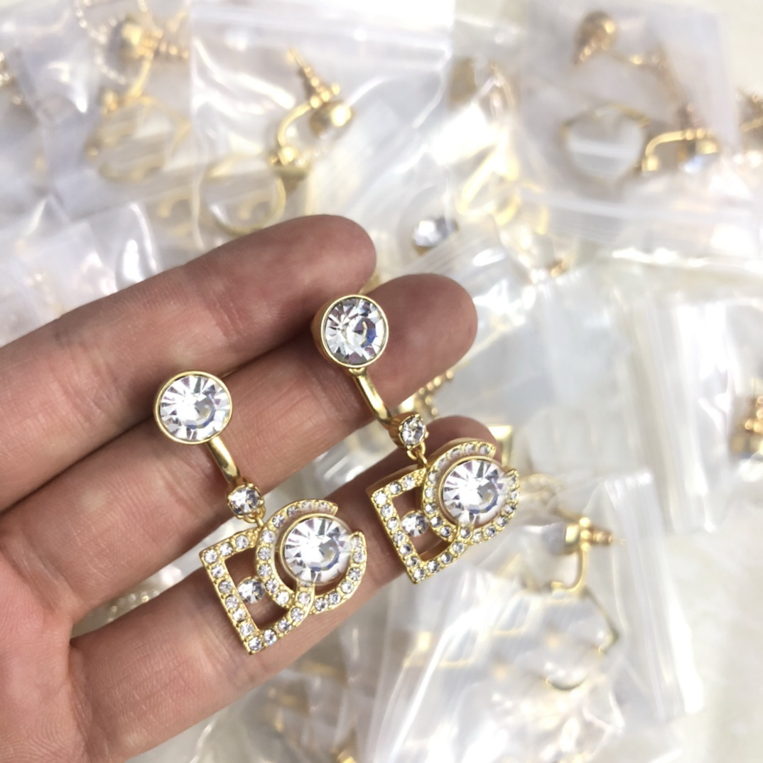 

New Designed Studs Brass Crystal Diamonds Earrings D Letters white pearls pendants 18K gold plated Anti allergy women's Ear Clip Designer Jewelry Gifts DER1 -05