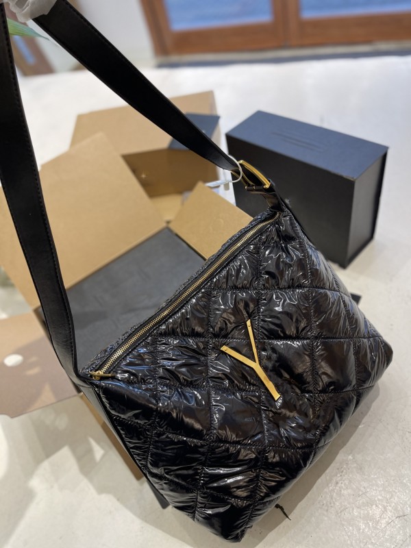 

Fashion Nylon CC bags Quilted Large Cotton padded clothes Totes Bag Padded Women Handbags Luxury Down Cottons Shoulder Big Puffy Winter 2023