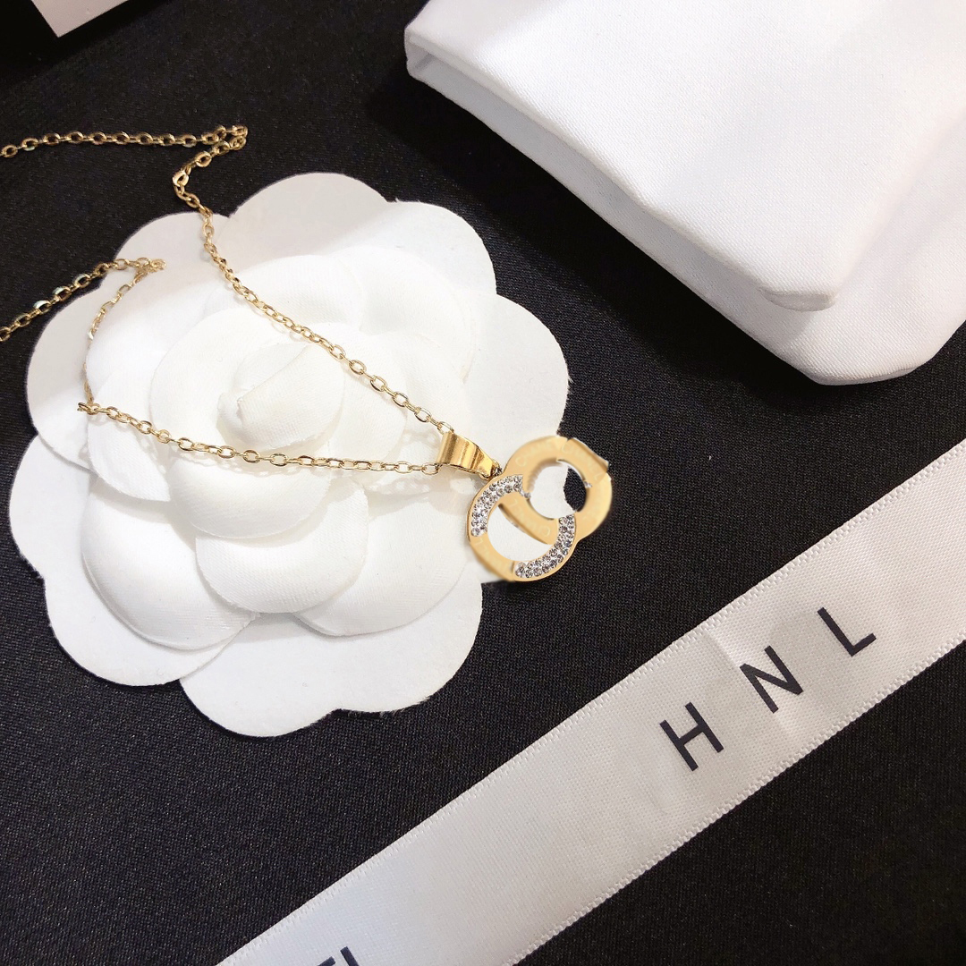 

Womens Exclusive High-end Design Necklaces Luxury Designer Gold-plated Necklace Selected Quality Jewelry Long Chain Fine Gift For Women Couple's Family