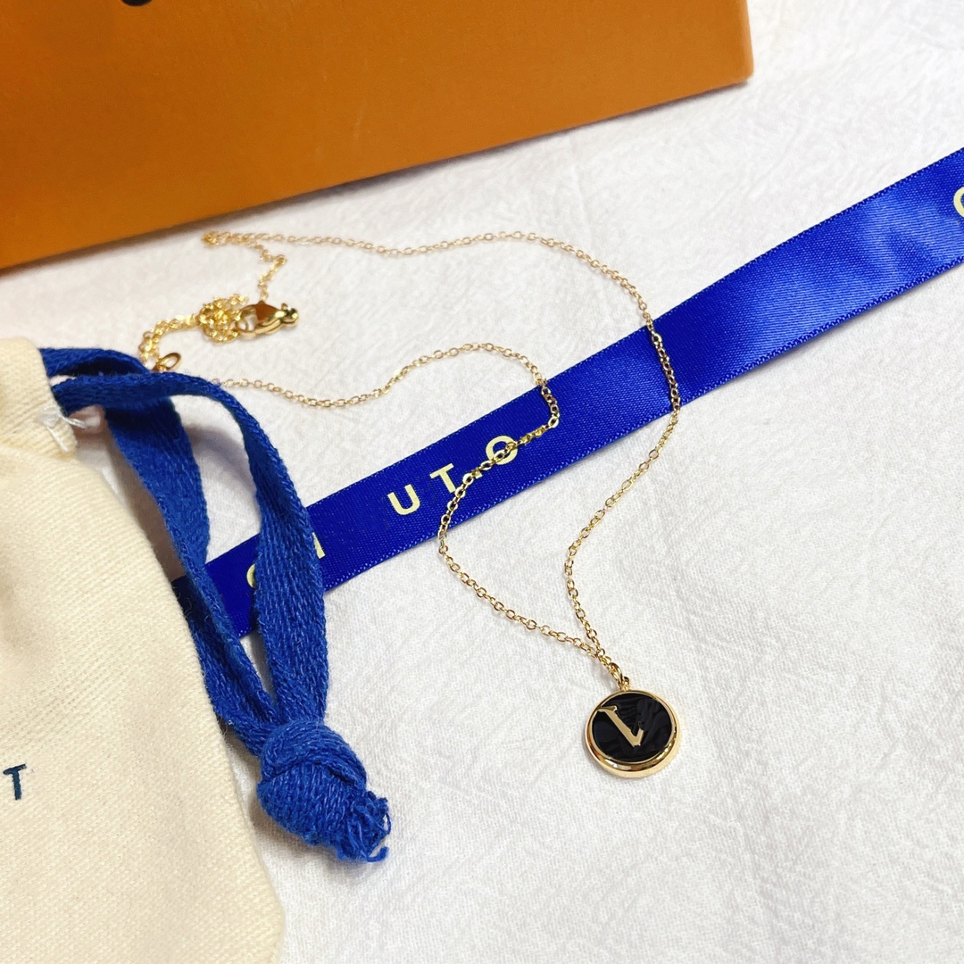 

Designer Brand Pendant Necklaces Delicate Design 18k Gold Plated Necklaces Fashion Young Women Style Classic Premium Accessories Selected Gift For Womens