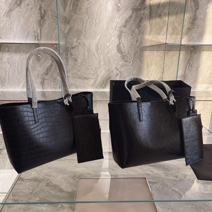 2022 Designer de luxe classique Sac fourre-tout Femme grande sac ￠ main sac ￠ main de mode deux sous-bras de mode polyvalente