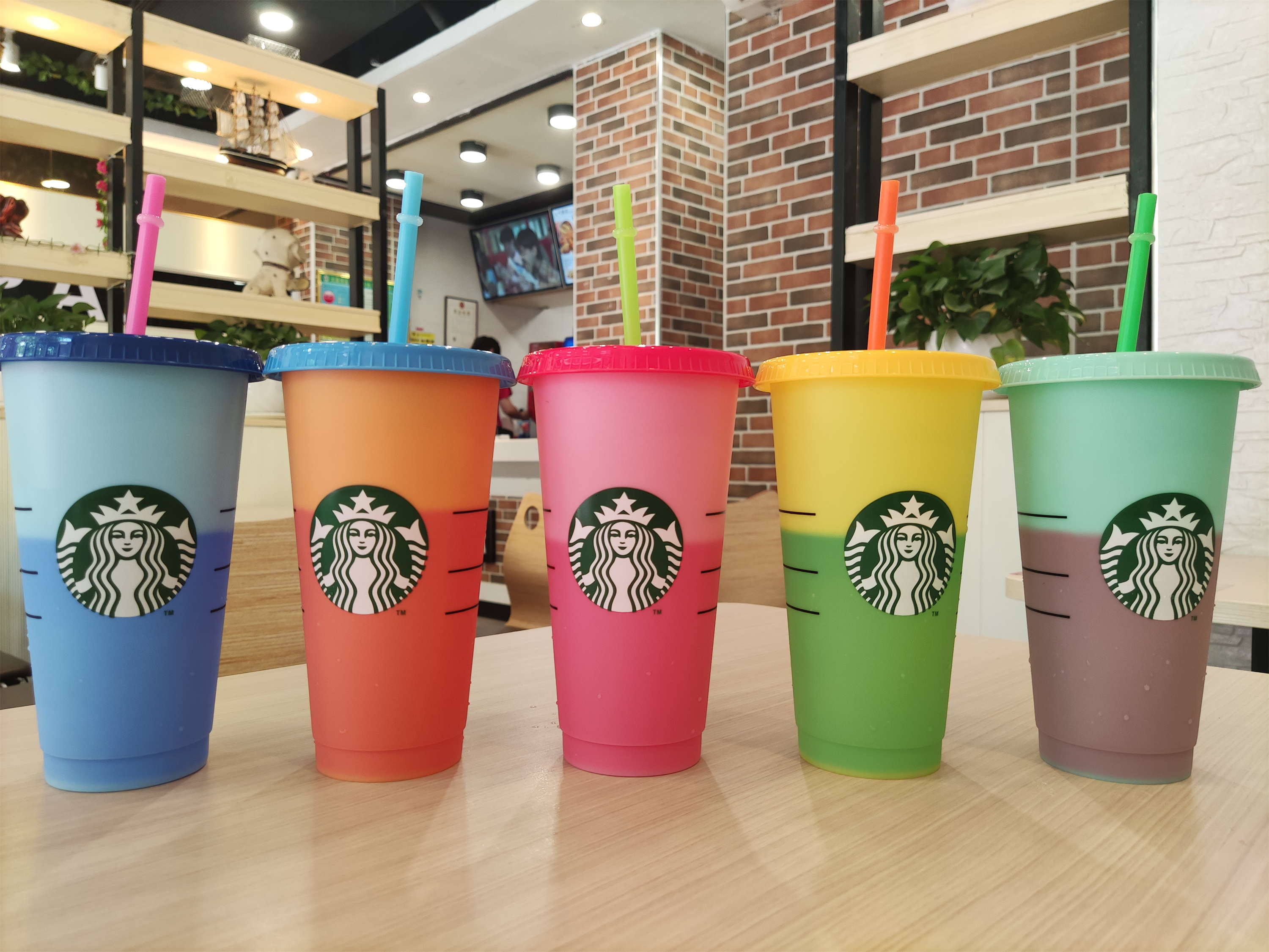 

Starbucks Mugs large capacity 710Ml Plastic Color Chaning cups stanley tumbler Mug Bottles With Straw Lid Gift Product 5pcs per Set, Multi-color