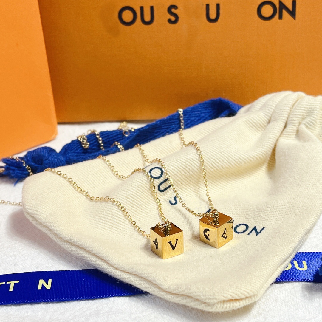 

Selected Fashion Design Brand Necklaces Luxury Women's Style Long Chain Selected 18k Gold Plated Necklace Exquisite Charm Accessories Premium Gift Family Couple