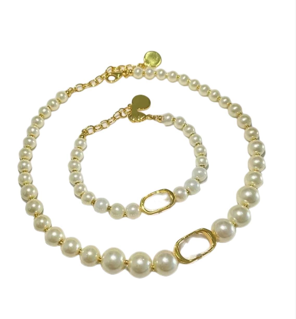 

Letter D Choker and bracelet set jewelry Natural Freshwater Round Pearl Glossy Beam from Small to Large Layered Gilded Accessories Gifts to Women
