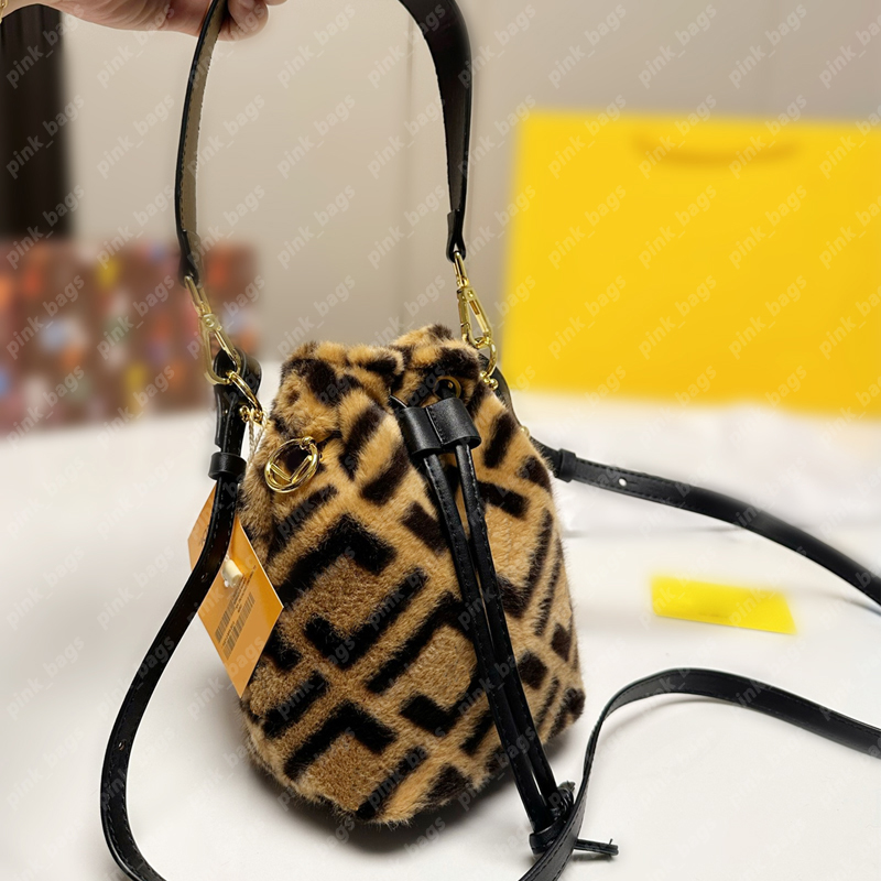 

Winter Fluffy Drawstring Bucket Bag Women Designer Shoulder Bags Furry Mon Tresor Fuzzy Designer Handbag Cross Body Handbags Mini Pouch 1118, Brown