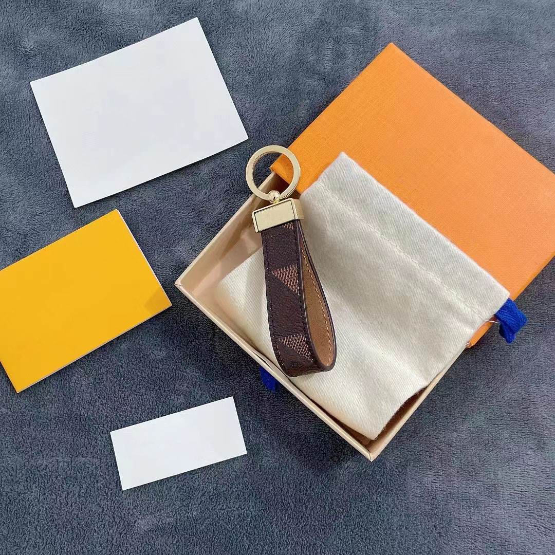 

Keyring designer keychain leather key chain holder handmade buckle fashion classic men women bag pendant accessories Key ring wholesale quality gift with box