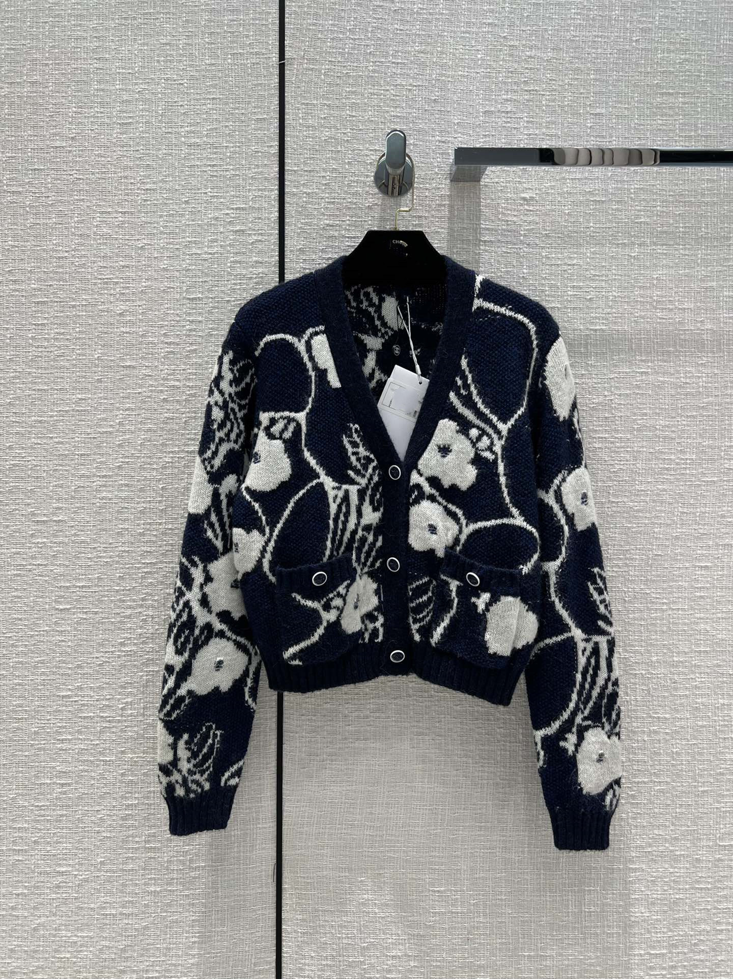 

Women's Sweaters European fashion Camellia inlaid knitting short cardigan, Multi