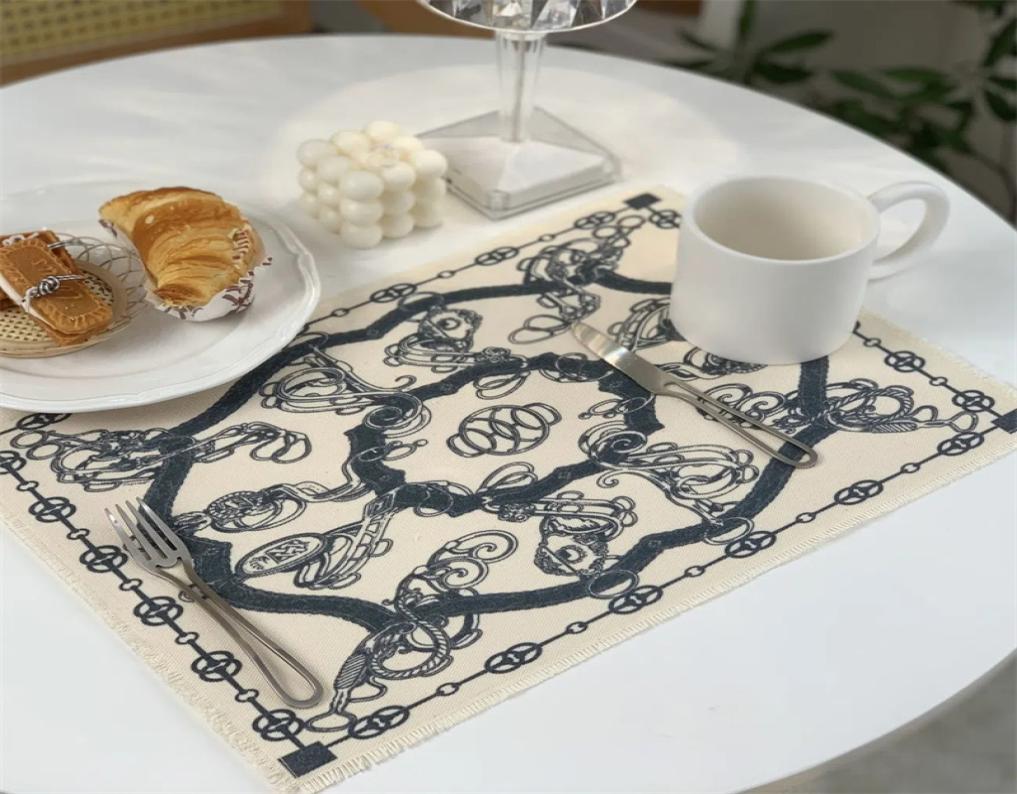 

2022 Designer Placemat Fashion Brand Table Mat Imitation Water Luxury Dining Table Decoration Antifouling Coaster Tablecloth Home
