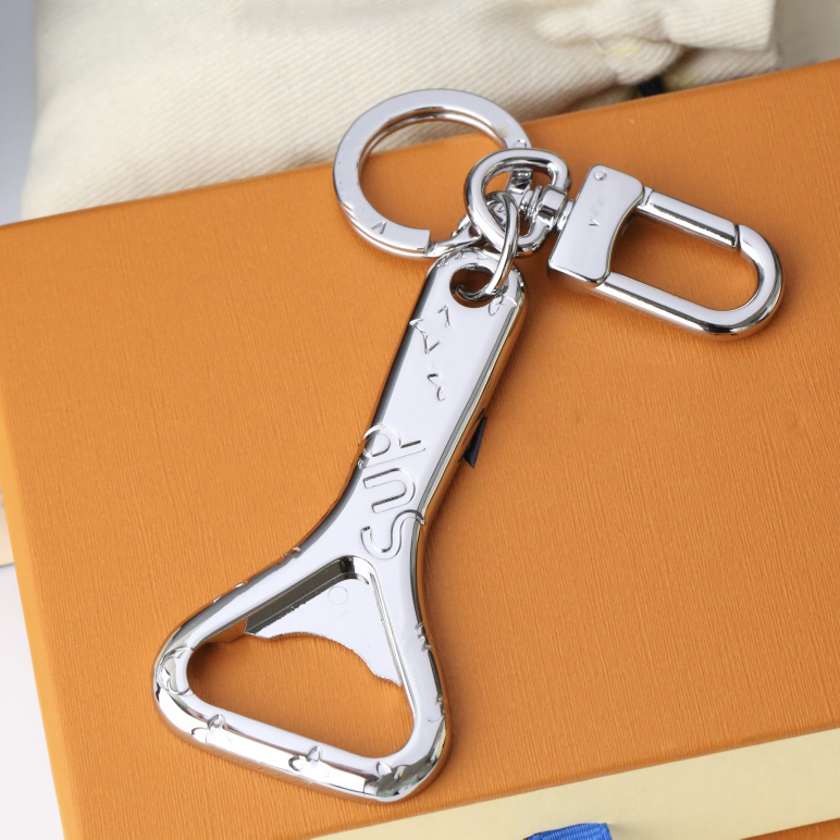 

Luxurys designer keychains car keychain jewelry fashion trend senior bottle opener shape boutique key chain for men and women simple eye-catching good-looking