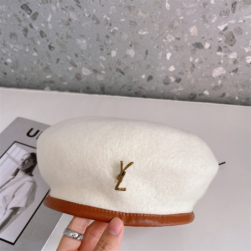 

Luxurys Beret Classic Sun Protection Cashmere Fitted Hat Lady Outdoor Warm Windproof Fashion Caps With Letter Designers Hats For Women, Black
